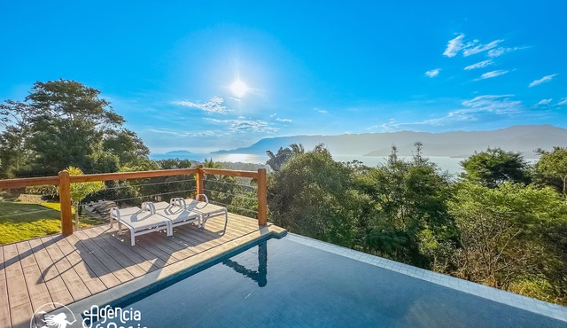 Linda Casa de 2 Suítes com Vista em Cond. no sul da Ilha in Ribeirão Ilhabela