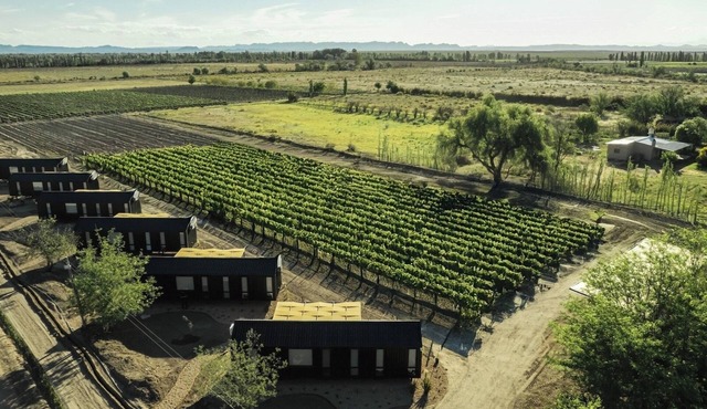 Lodge in winery with private jacuzzi and grill