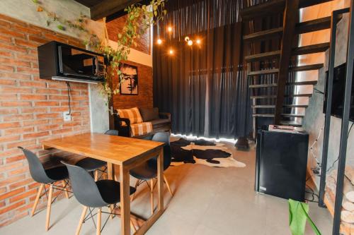 loft charmoso com lareira, a beira mar
