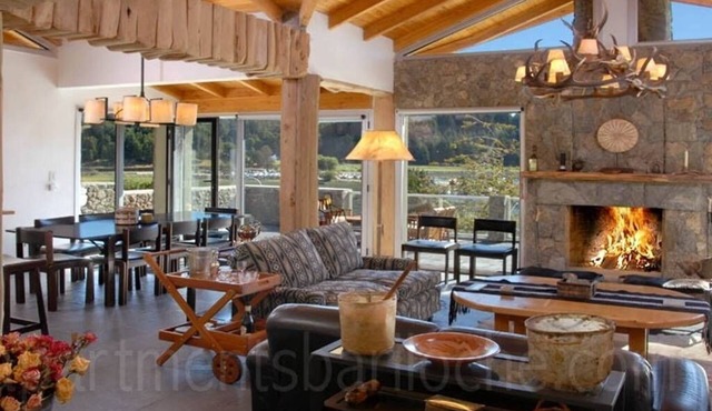 LUXURY 5 BED/5BATH LAKEFRONT (H12)