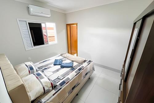 M101 - Apto de 2/4 com Ar, Garagem e Churrasqueira in Patos de Minas