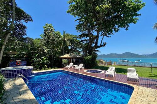 Magnífica casa pé na areia 4 suítes c/ar e piscina