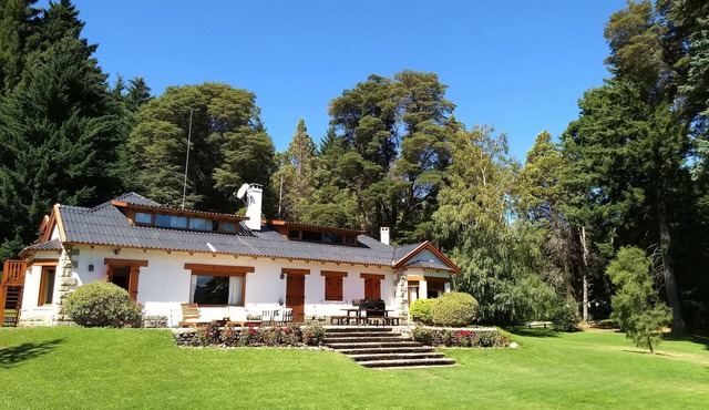 Magnificent Lakefront Property Set In An Acre Of Private Parkland