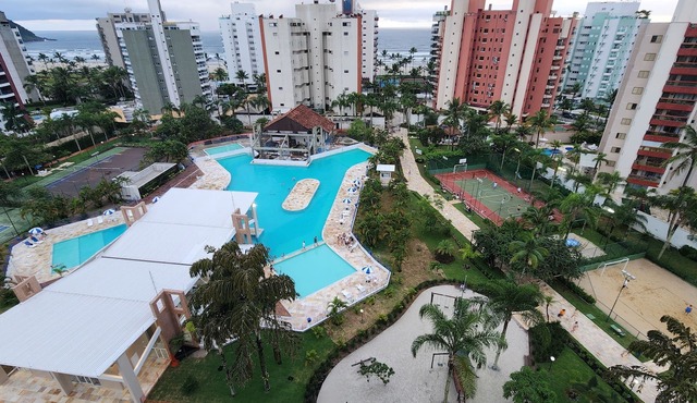 Magnificent duplex apartment with sea view, excellent leisure facilities, 150 meters from the beach.