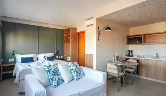 Malibu Plaza Hotel