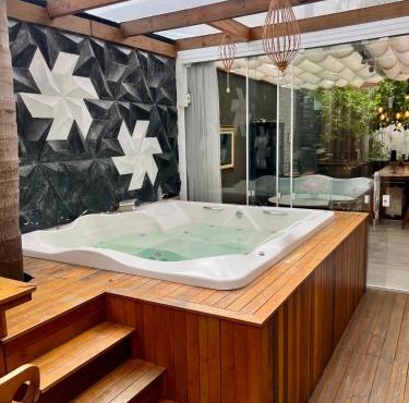 MANSÃO em CURITIBA PISCINA E JACUZZI