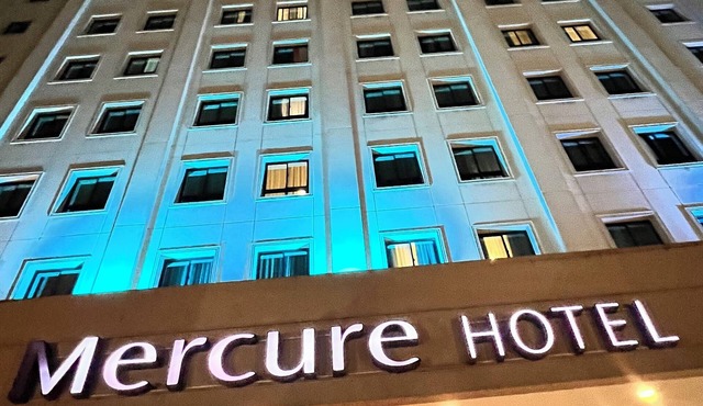 Mercure Pinheiros Hotel with heated pool, gym and spa in the city