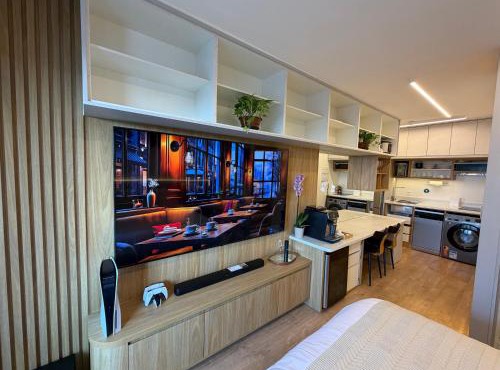Modern 32m2 Studio with PS5 Washer Dryer and AC