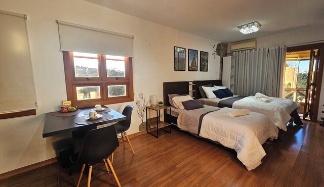 Modern and cozy studio apartment, great location in the center of Canela. in Canela