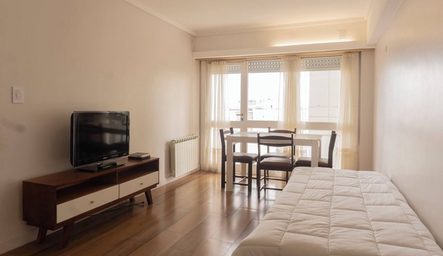 Modern and Spacious Apartment in a central location, Steps from the Sea