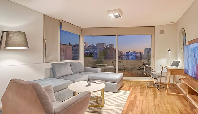 Modern Penthouse Private Rooftop BBQ & City Views