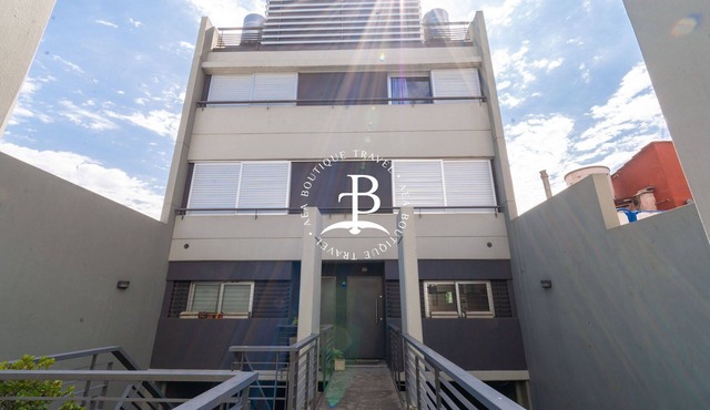 Modern triplex with barbecue and garden!