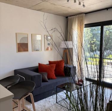 Moderno y cálido en Officia Pilar con piscina y cowork