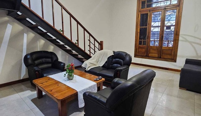 Moré House with double garage downtown Rosario