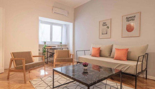 MOT Rentals + Classic Arenales - 5 Bd 3 Ba Recoleta