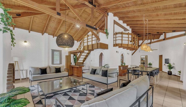 MOT Rentals + Wine Country - Villa 20 pax 9 Bd Pool Jacuzzi