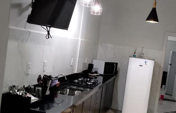 N 40 - Central com 2 quartos, ar condicionado e garagem