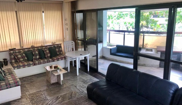 Pitangueiras Exclusivo com Piscina na Sacada