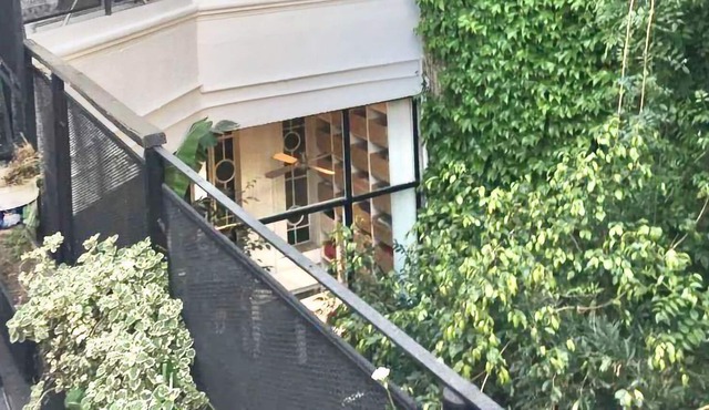 Poetry House -5 BR House, 3 floors, Garden + Terrace + Private Pool