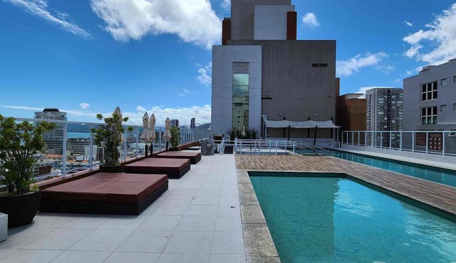 Pool, Parking and HomeOffice close to the Beach in Santos