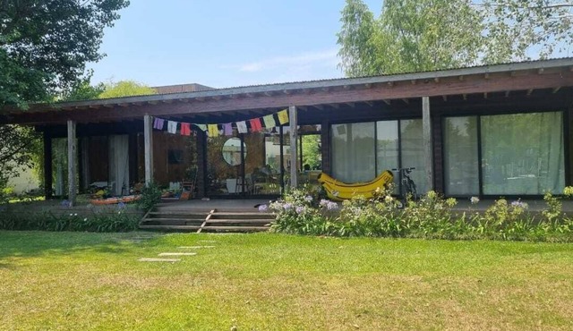 Premium Cabin in Delta Neighborhood with Private Dock- Kayaks- Swimming Pool-Fishing