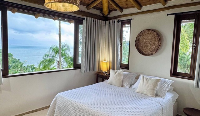 Premium Private Suite with views of Ilhabela in São Sebastião