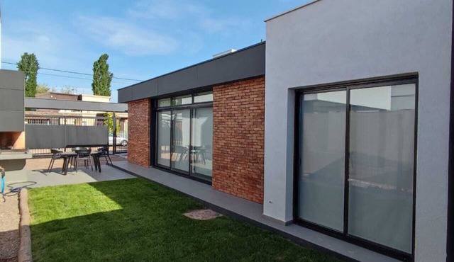 Private House/Garden, Grill and Sunsets in Mendoza!