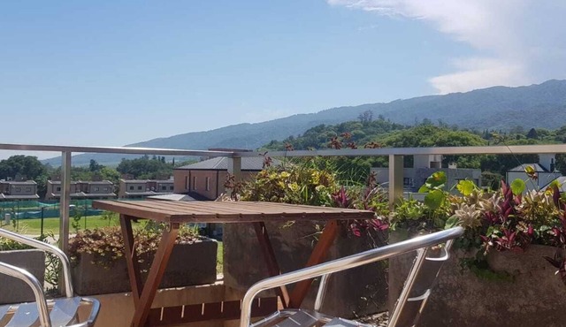 Private neighborhood house near mountains and pool