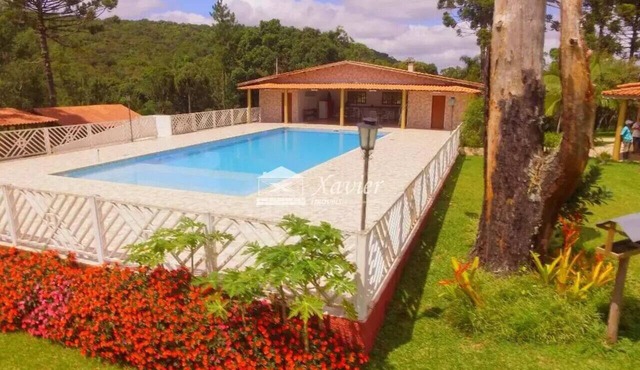 Property in Ibiúna with a stunning lake.