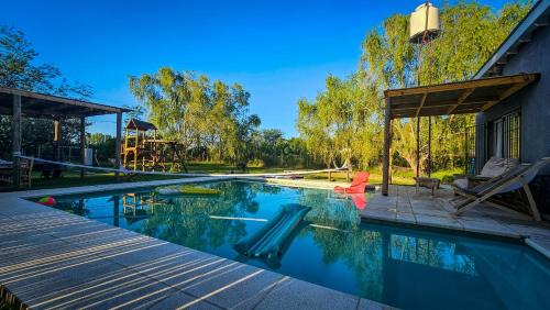 Propiedad Privada con Piscina y parque