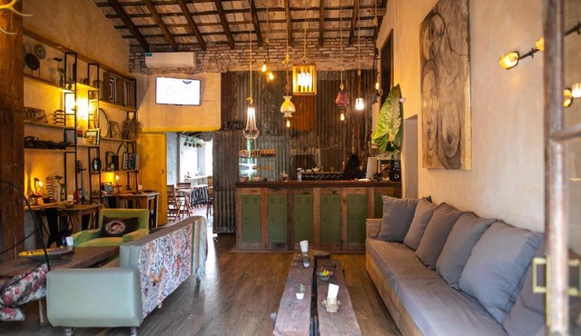 Pura Vida YerbaBuena Suite & Host