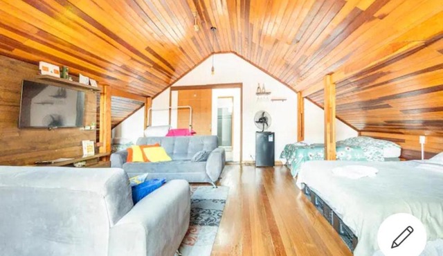 Quarto Chalé aconchegante em Casa da Família Anton próximo ao aeroporto