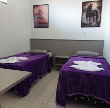 Quarto Duplo Comercial - Queen's Hotel