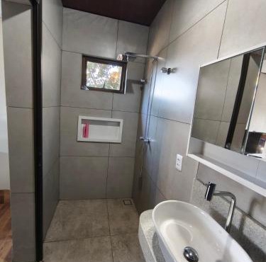 Quatro com suite e cozinha