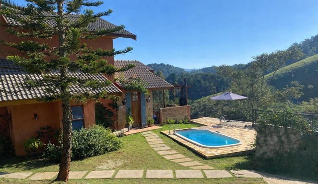 Refúgio nas Montanhas Vista incrível, Piscina e a 2 km do centrinho