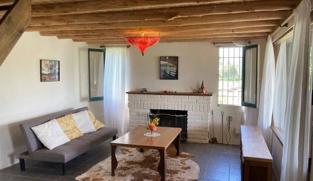 Refurnished adobe home, all conveniences!
