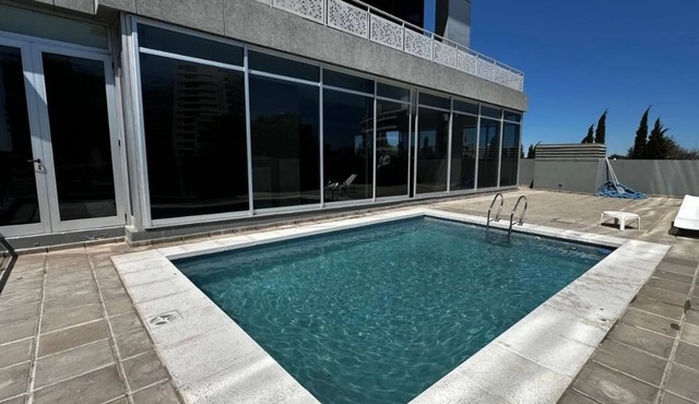 Relaxing Room With Pool Free Breakfast And Parking Near Local Attractions