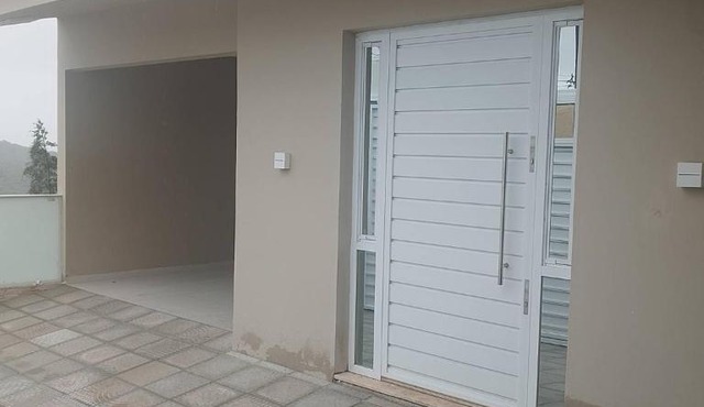 Residência completa e com garagem
