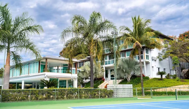 RESORT HOUSE ON THE DAM