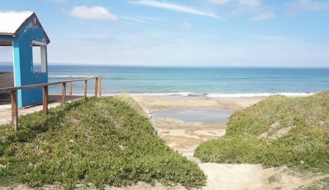 Rest a few days in this paradise . near the sea and the park
