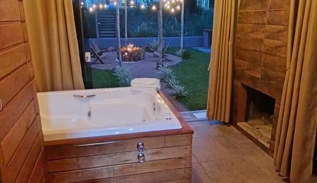 Retreat House in Gramado with Hot Tub and Fireplace in Gramado