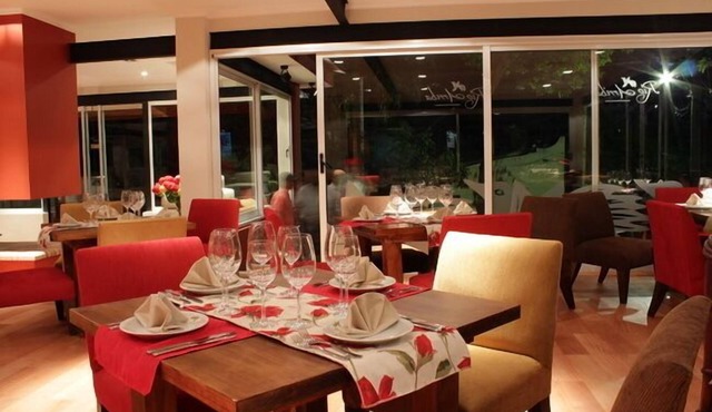 Rio Arriba Suites Apartments y Resto