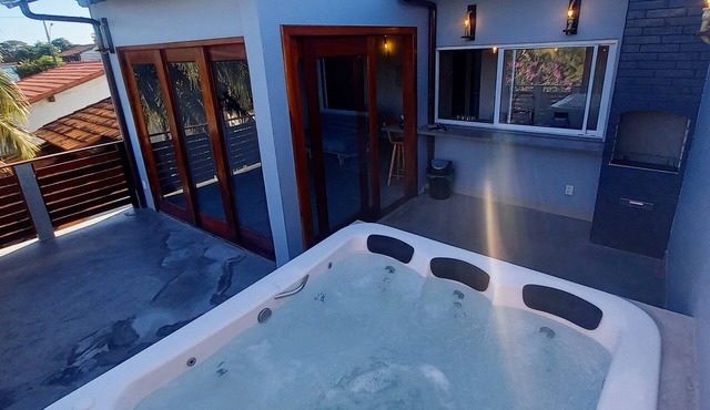 RiqueHouse: House with a hot tub, 500 meters from the beach in Maricá