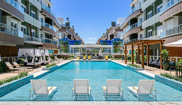 Seaside Condominium in Campeche-florianopolis SHR