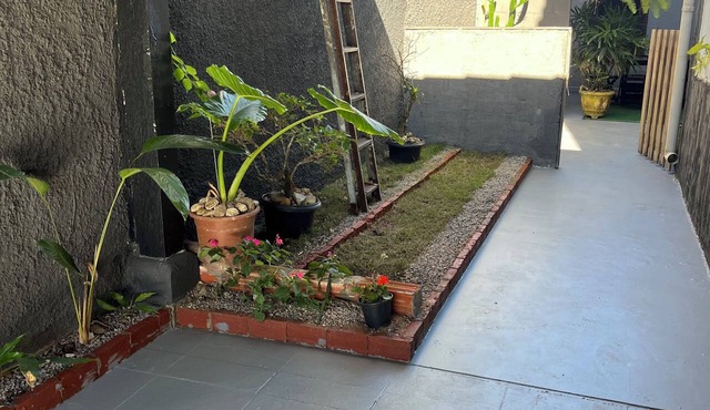 Simple outbuilding in Caraguatatuba, ideal for family outings, 50m from the beach.