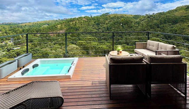 SKYLOFT - Luxury and Spa in the sky - with breakfast