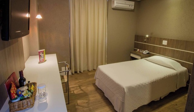 Sleek Single Room in Curitiba Ideal for Executives Seeking Work + Relax Balance