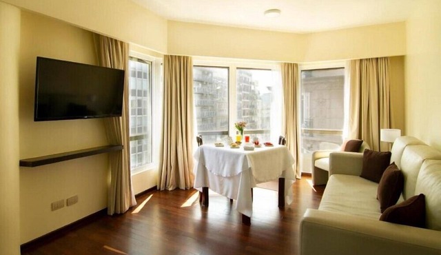 Spacious 2 BR Suite near Colon Theater