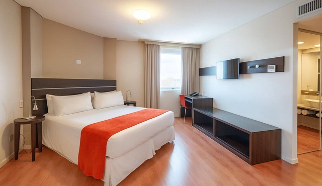 Stay Like a Local | Great Location | Walk to Major Attractions & Budget Friendly