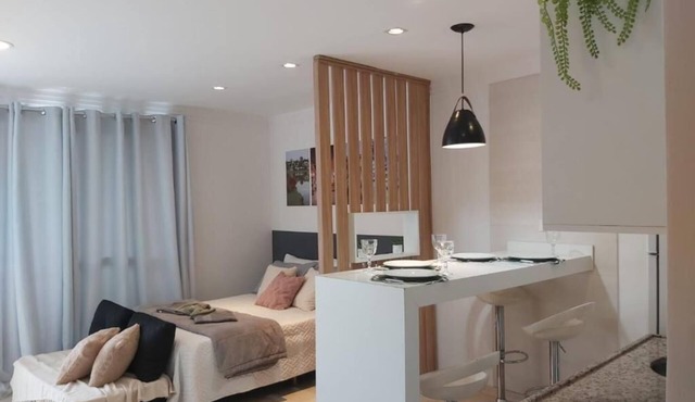 Studio Equipado em Apartamento Clube com Academia no Centro de Curitiba MID Home in Centro Curitiba